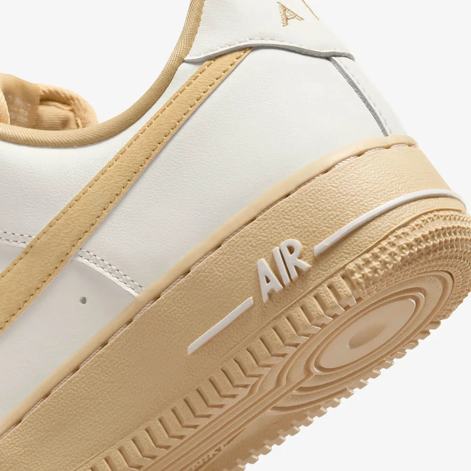 NIKE | WMN'S AIR FORCE 1 '07 { SAIL/SESAME-VINTAGE GREEN