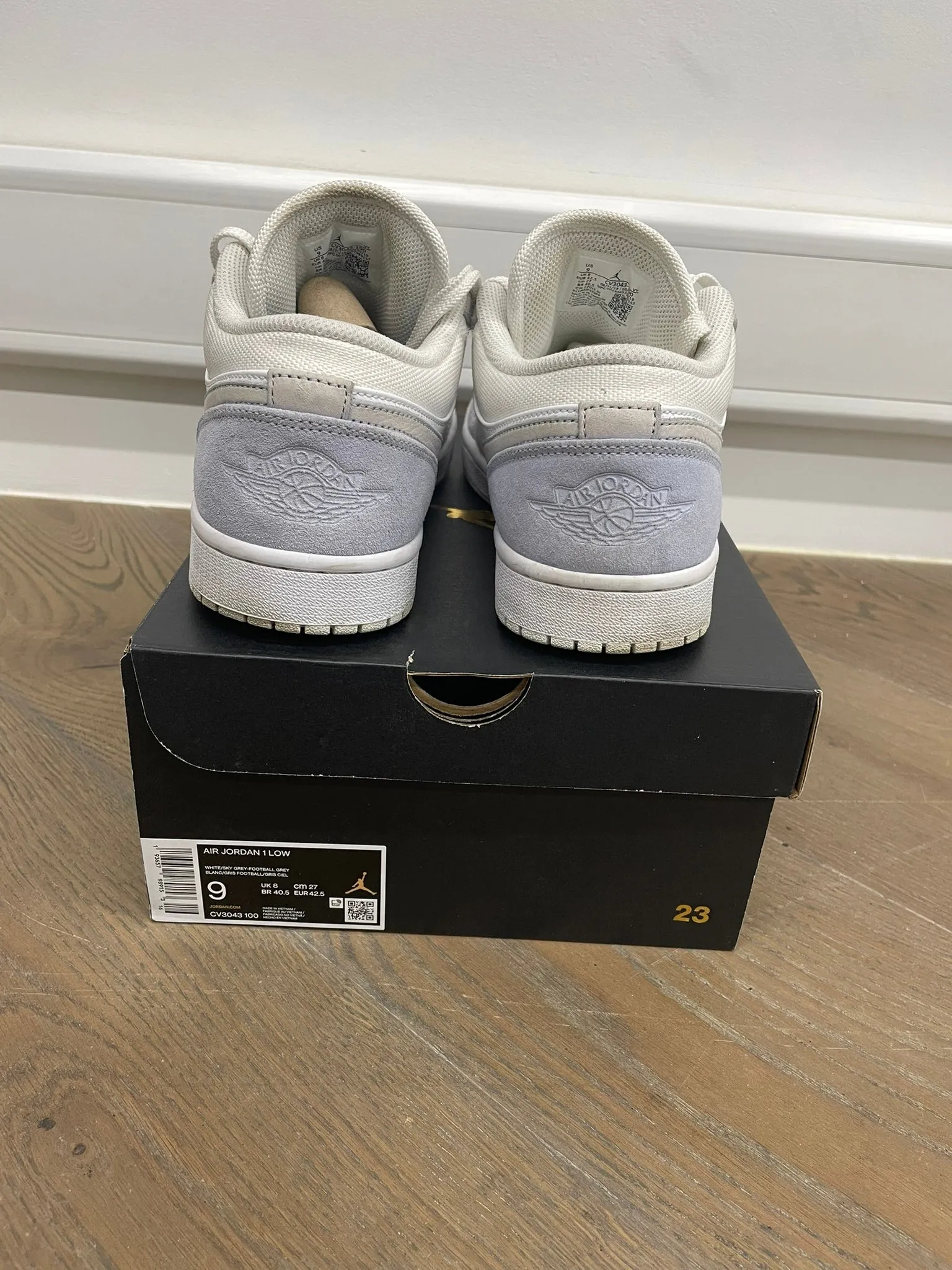 PRE LOVED - JORDAN 1 LOW PARIS